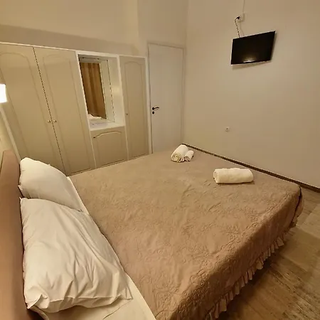 Alexandra 14 * Lefkímmi