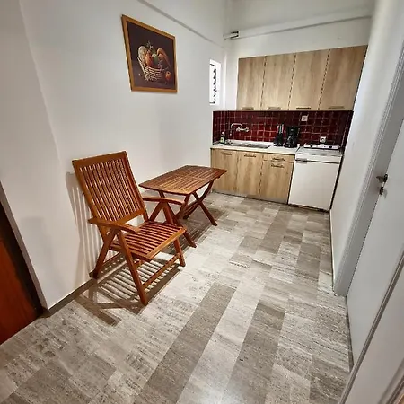 Alexandra 14 Lefkímmi