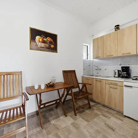 Appartement Alexandra 14 *